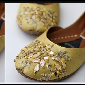Brand new embellished comfortable cushioned juttis